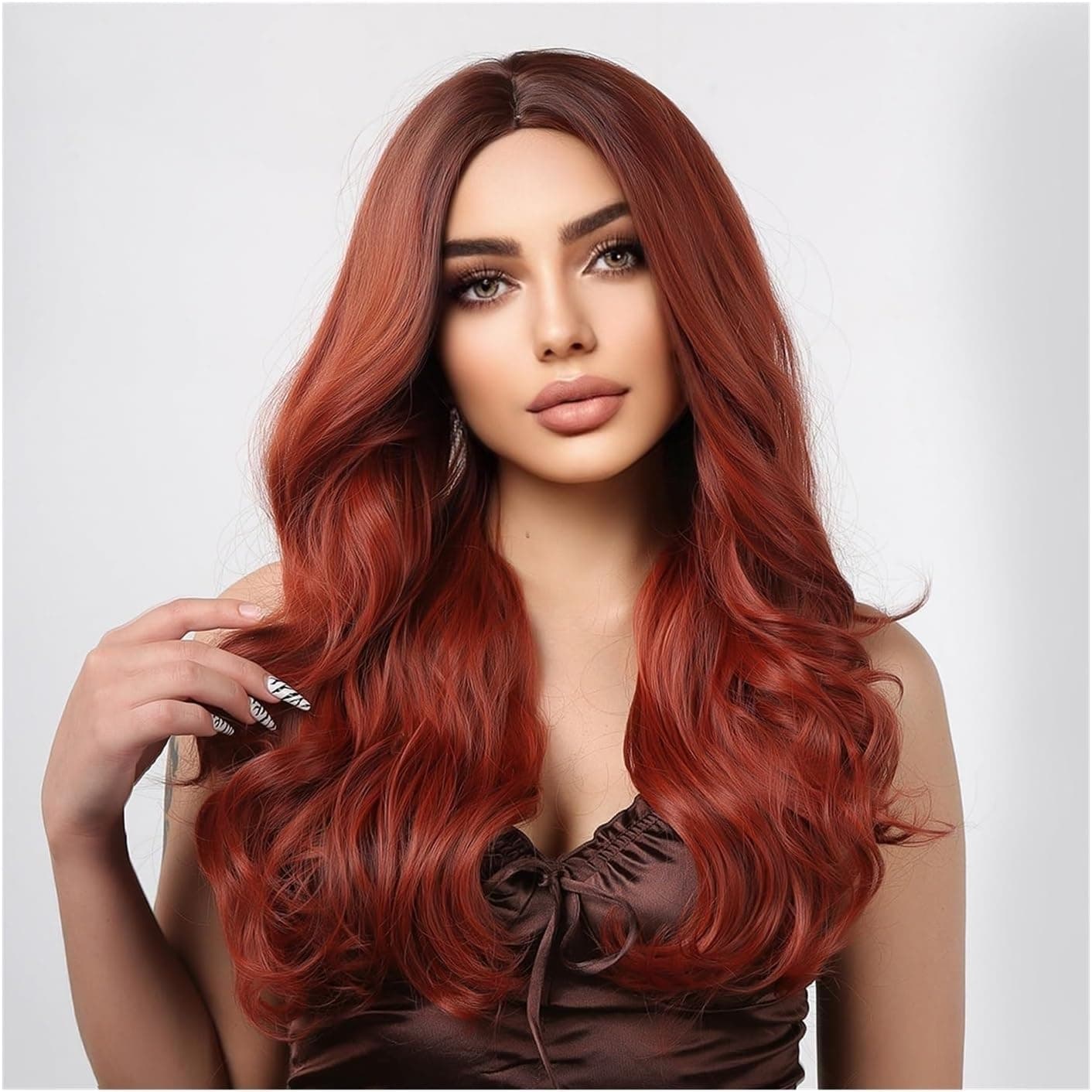Chloe — средна, вълнообразна, кафява